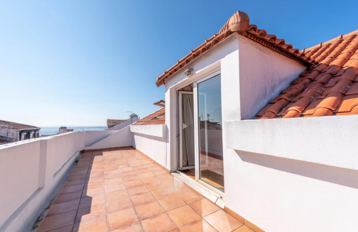 Guestready - Rare Terrace Apt, Historic Center Apartment Lisbon Bagian luar foto